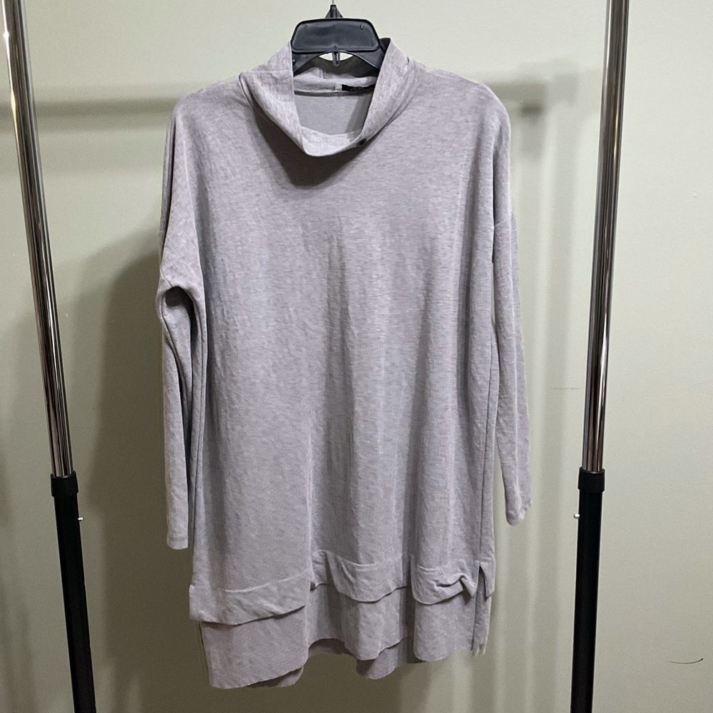 Gray collared tunic